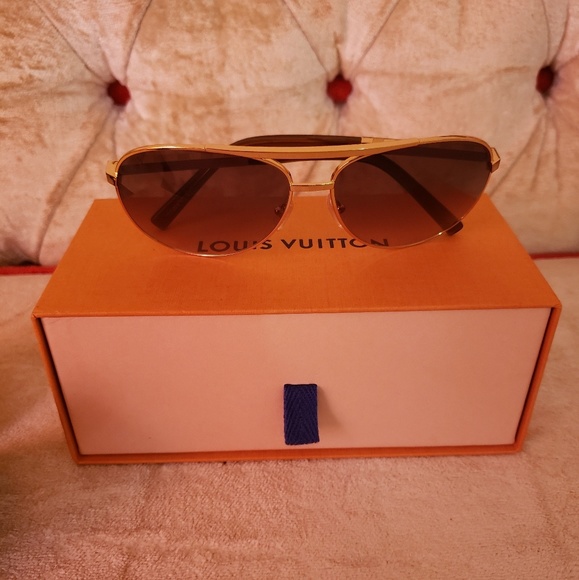 Louis Vuitton Glasses - Picture 3 of 5